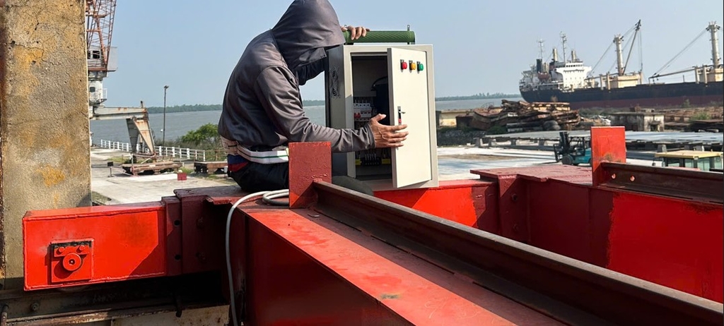Lắp đặt tủ biến tần điều khiển chân cẩu trục tại Bắc Ninh