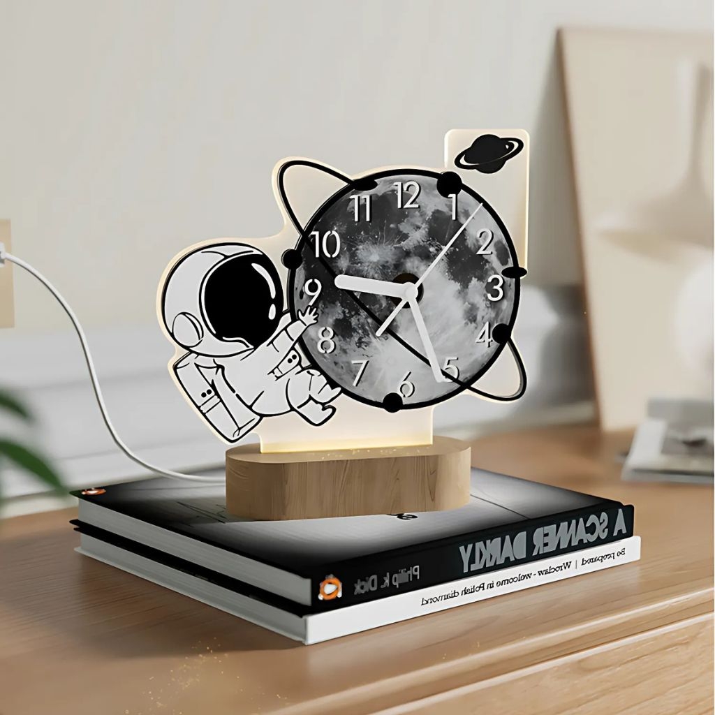 Đồng hồ để bàn phi hành gia CL097 trang trí với đèn Led