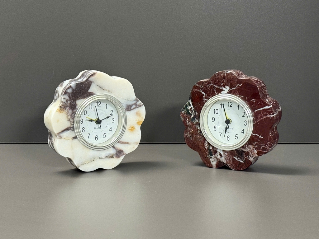 DECORATIVE TABLE CLOCK