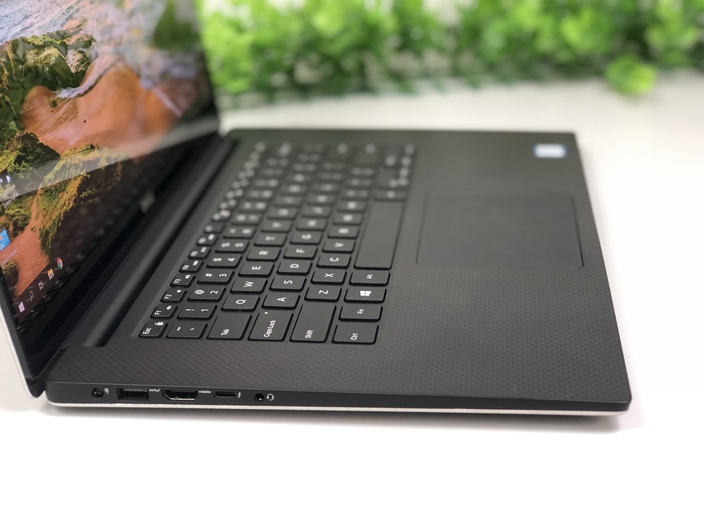 Laptop đồ họa cao cấp Dell Precision 5520 (Core i7-7820HQ Laptop đồ họa cao cấp Dell Precision 5520 (Core i7-7820HQ