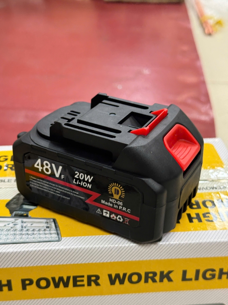 Đèn Sạc Di Động 84 Bóng - 20W (DÙNG PIN CHÂN RỜI)