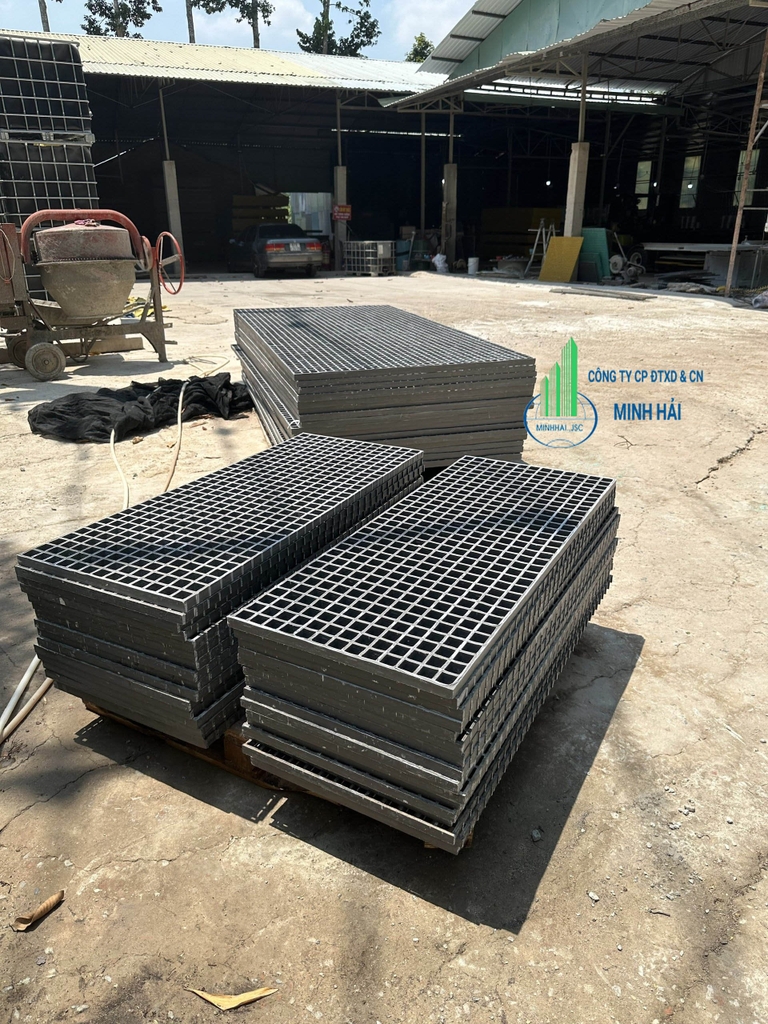 san-thao-tac-frp-tren-mai-nha-xuong-thuc-te-1