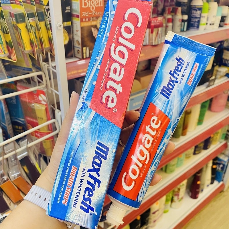 KEM ĐÁNH RĂNG COLGATE MAXFRESH WITH WHITENING BREATH STRIPS - 215G ...