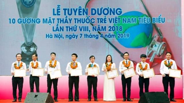 Vinh danh 10 thầy thuốc trẻ Việt Nam tiêu biểu cống hiến hết mình vì người bệnh