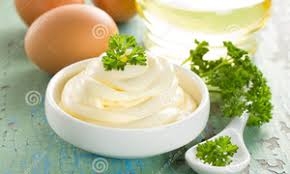 Dưỡng tóc bằng mặt nạ… mayonnaise