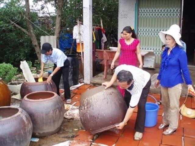 Lật úp tất cả các vật chứa nước, không có bọ gậy không có sốt xuất huyết