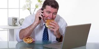Thói quen ăn quá nhanh có hại gì?