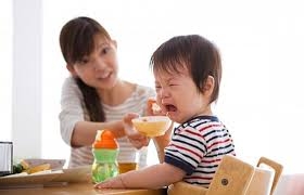Làm sao để trẻ ăn theo ý muốn?