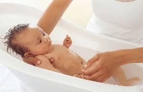 Tắm thế nào tốt cho trẻ sơ sinh?
