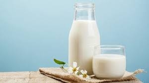 Môi đỏ, rát, dính vào nhau