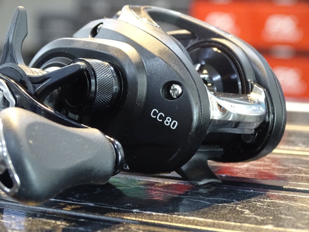 Daiwa, CC80 Casting Reel, 7.5:1 Gear Ratio, 4BB 1RB Bearings, 15 lbs Max Drag, Right Hand, CC80HS Black