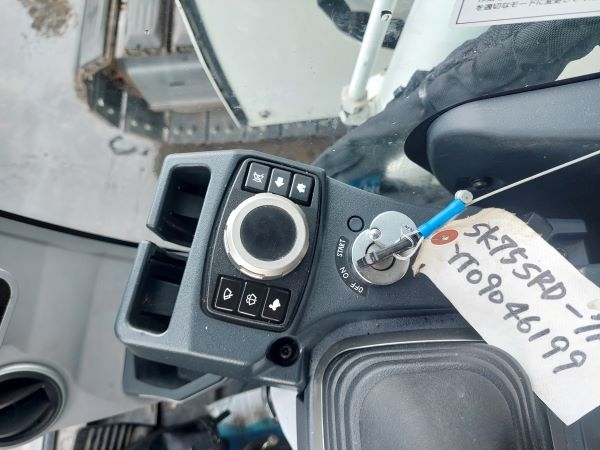 KOBELCO SK75 Bị lỗi khí thải