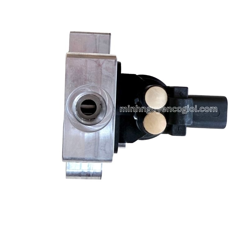 Bơm cấp 24V CAT320