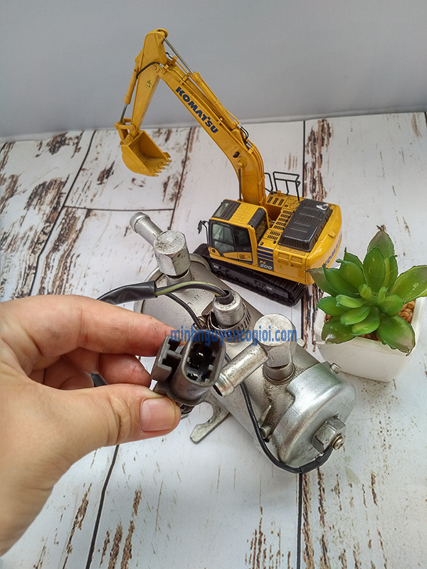 Bơm nhiên liệu điện  HITACHI ZAX240 EX240 EX330-3 4HK1 6HK1