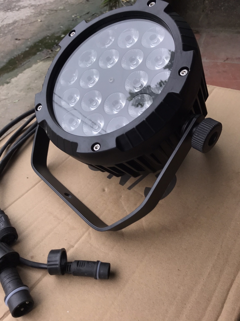 Đèn Par Led 18x15 Chống Nước Ánh Sáng Sân Khấu QNS