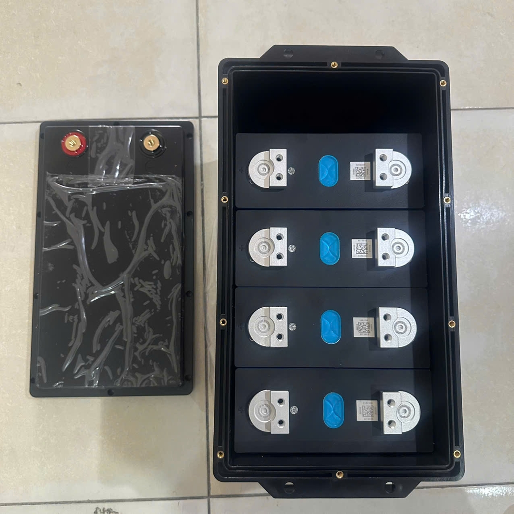 Hộp Nhựa, Vỏ Nhựa Đóng Pin 385x206x273mm, Lắp Được 4 Cell 280Ah