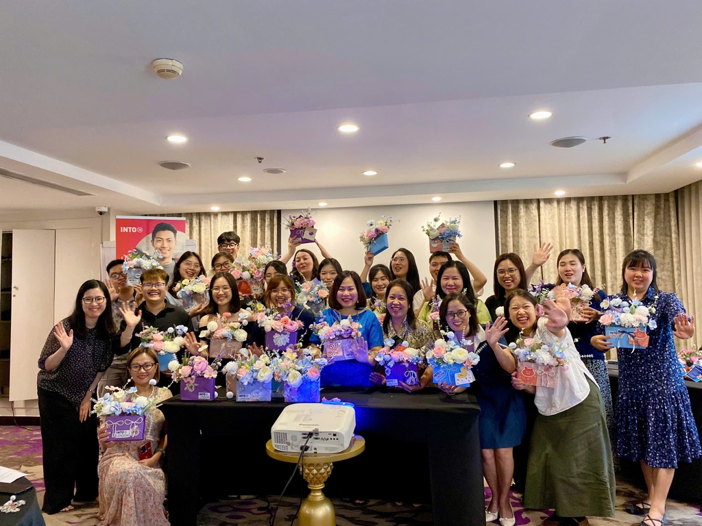 Workshop Phong Thư Hoa Lụa cùng Into London – Hành trình kết nối nghệ thuật và tinh tế
