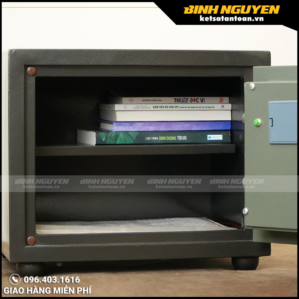 Bên trong két sắt CÔNG TY SẢN XUẤT KÉT SẮT VIỆT TIỆP VÀ AN TOÀN KHO QUỸ KS30 - giúp bạn để vừa được giấy A4 và túi hồ sơ