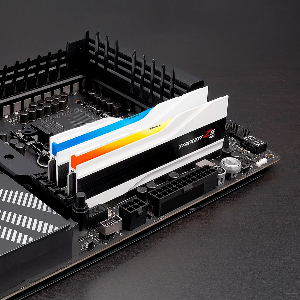 Ram PC G.SKILL Trident Z5 RGB 32GB 6000MHz DDR5 (16GBx2) White F5-6000J3636F16GX2-TZ5RW