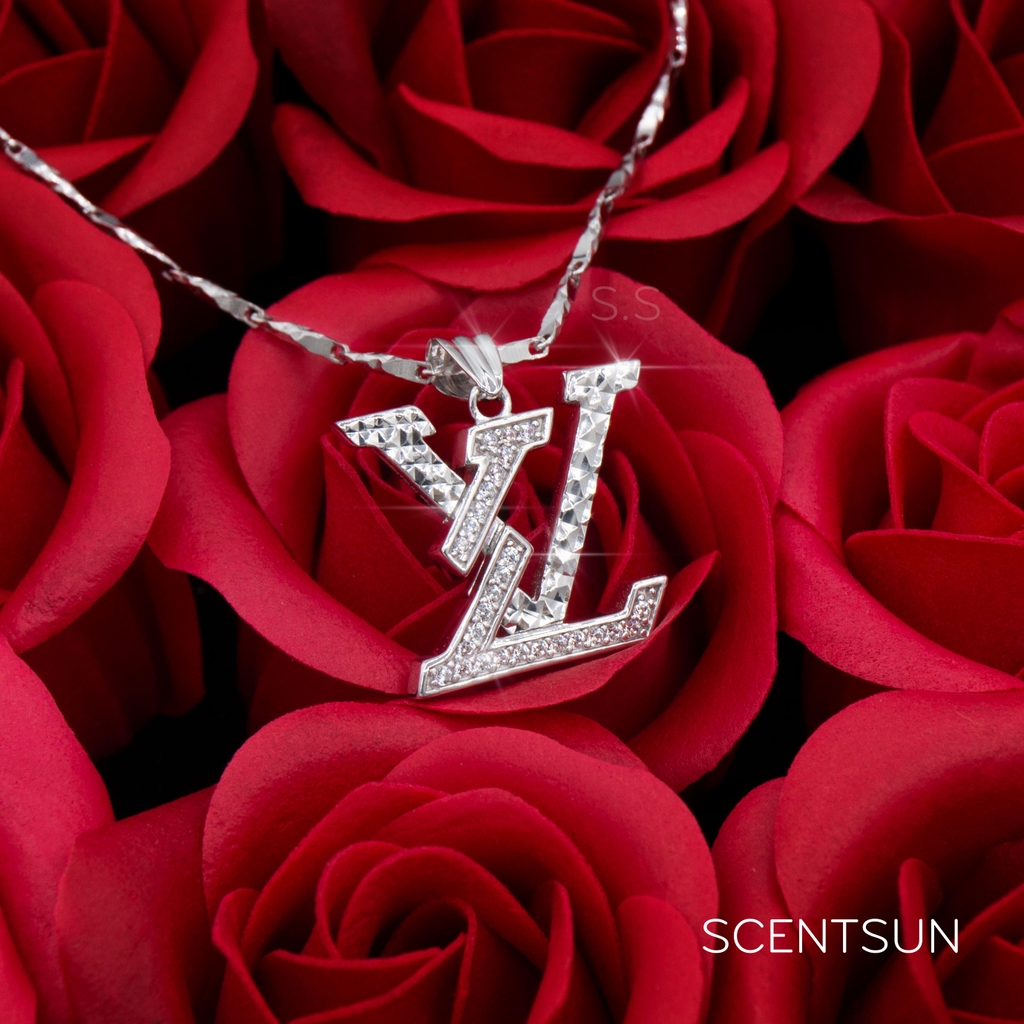 Mặt dây chuyền '' LV '' TRANG SỨC CAO CẤP SCENTSUN Mặt dây chuyền '' LV '' TRANG SỨC CAO CẤP SCENTSUN