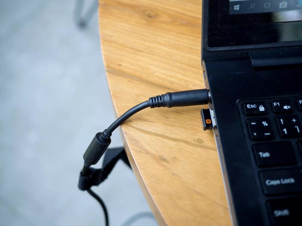 Không nên để cạn pin Laptop 