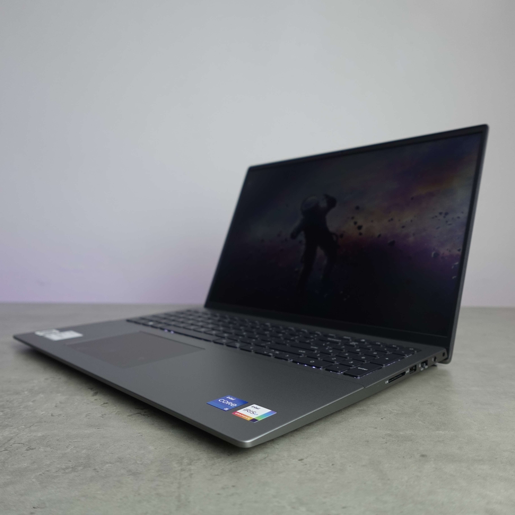 Dell V5630 còn được trang bị RAM 8GB và ổ cứng SSD 512GB NVMe.