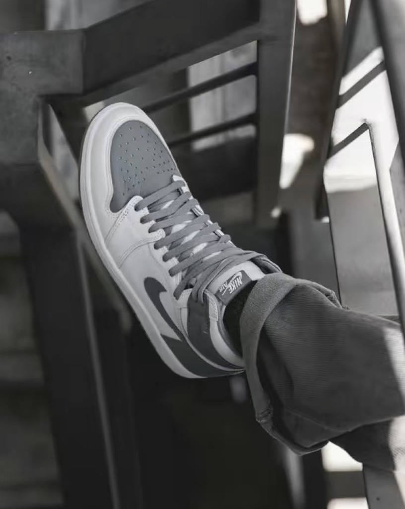 Jordan 1 High OG White Stealth - 575441 037