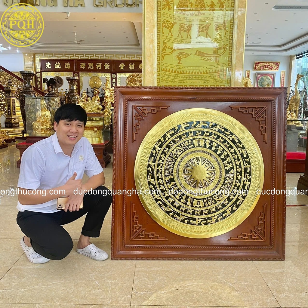 MẶT TRỐNG ĐỒNG THÚC DÁT VÀNG 9999 ĐƯỜNG KÍNH 90CM, KHUNG GỖ GỤ 1M2