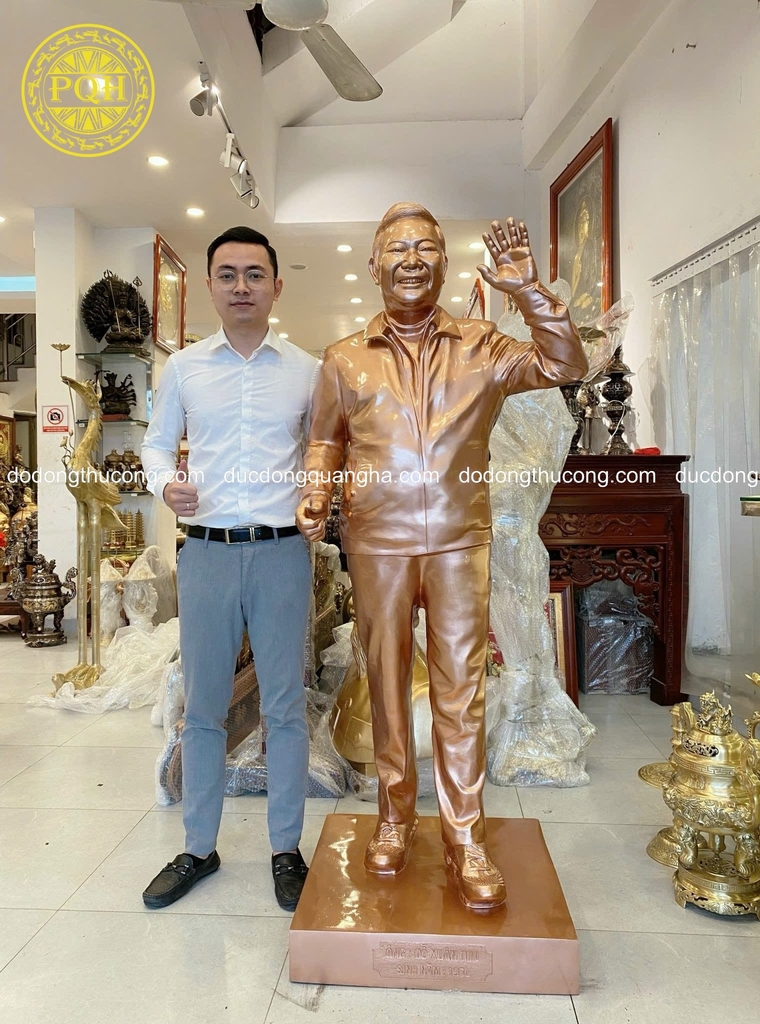 TƯỢNG TRUYỀN THẦN ĐỨNG ĐỒNG ĐỎ