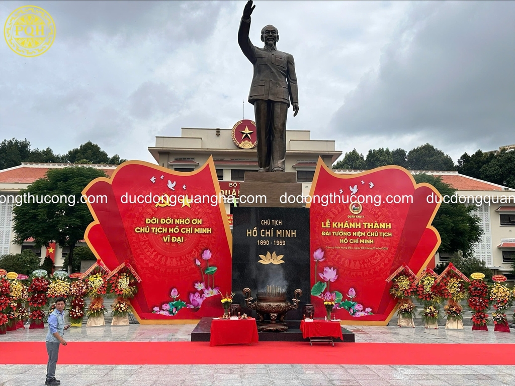 TƯỢNG CHỦ TỊCH HỒ CHÍ MINH CAO 7M9