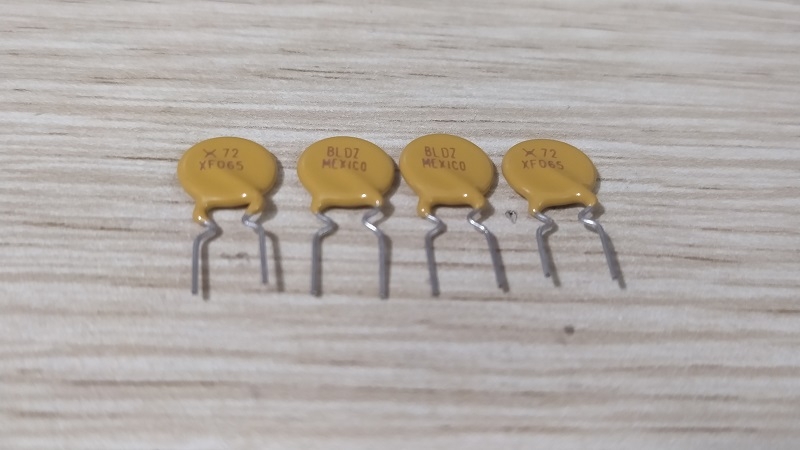 Lot De 10 Fusibles Réarmables Polyswitch X72XF040 - 72V 400mA Type Radial - Pour électronique