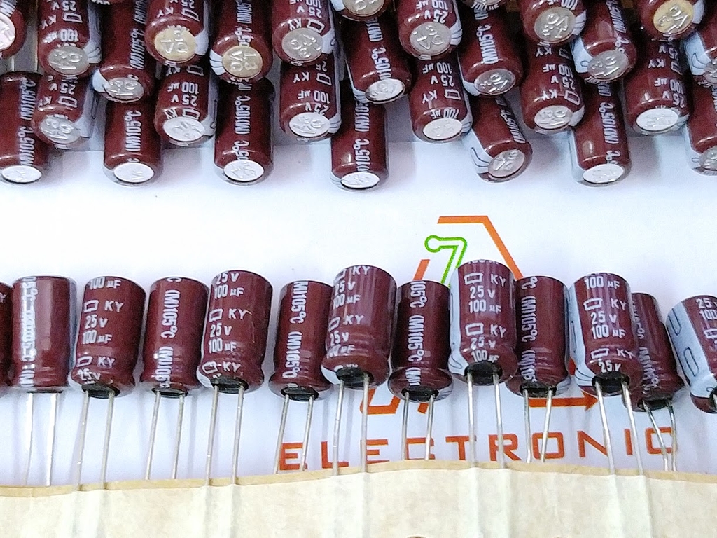 Tụ điện 100UF 25V 6x11mm KY | Cửa hàng thiết bị - Linh kiện điện tử A to Z