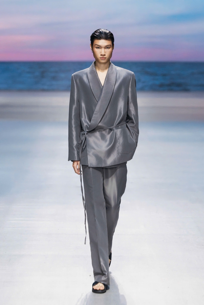 Fluid Wide Lapel Suit