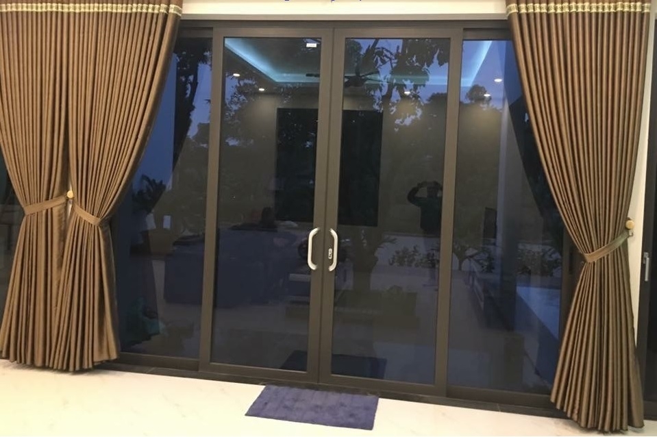 Cửa đi mở trượt lùa nhôm Xingfa hệ 93