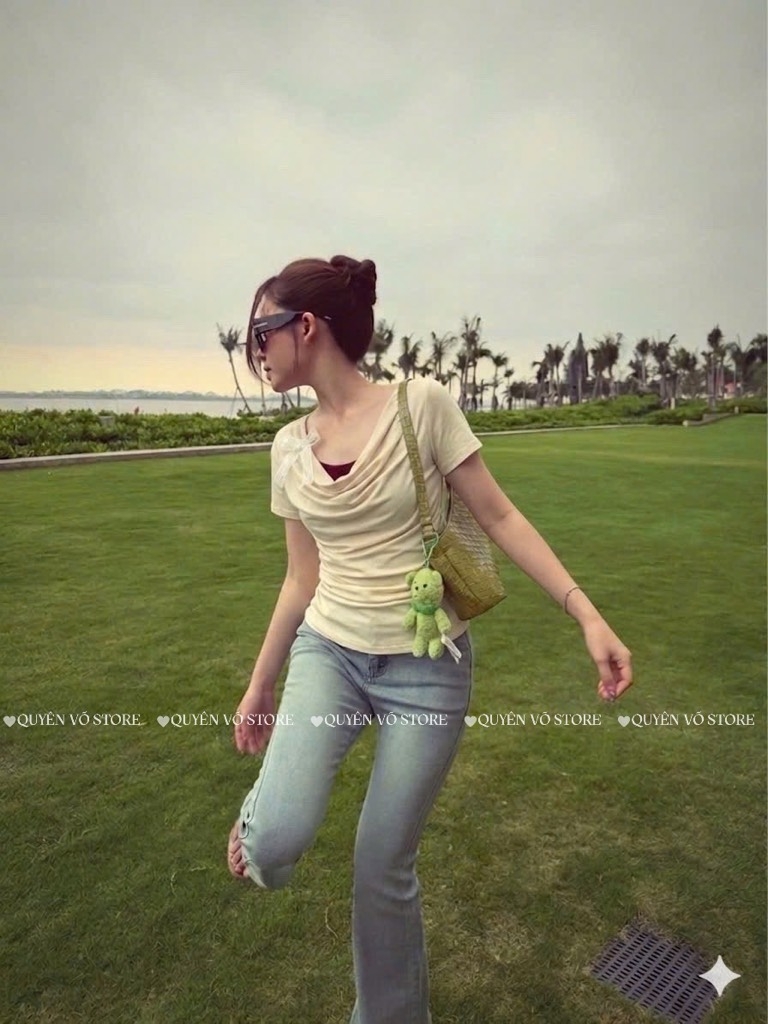 Áo thun cổ đỗ dây trong