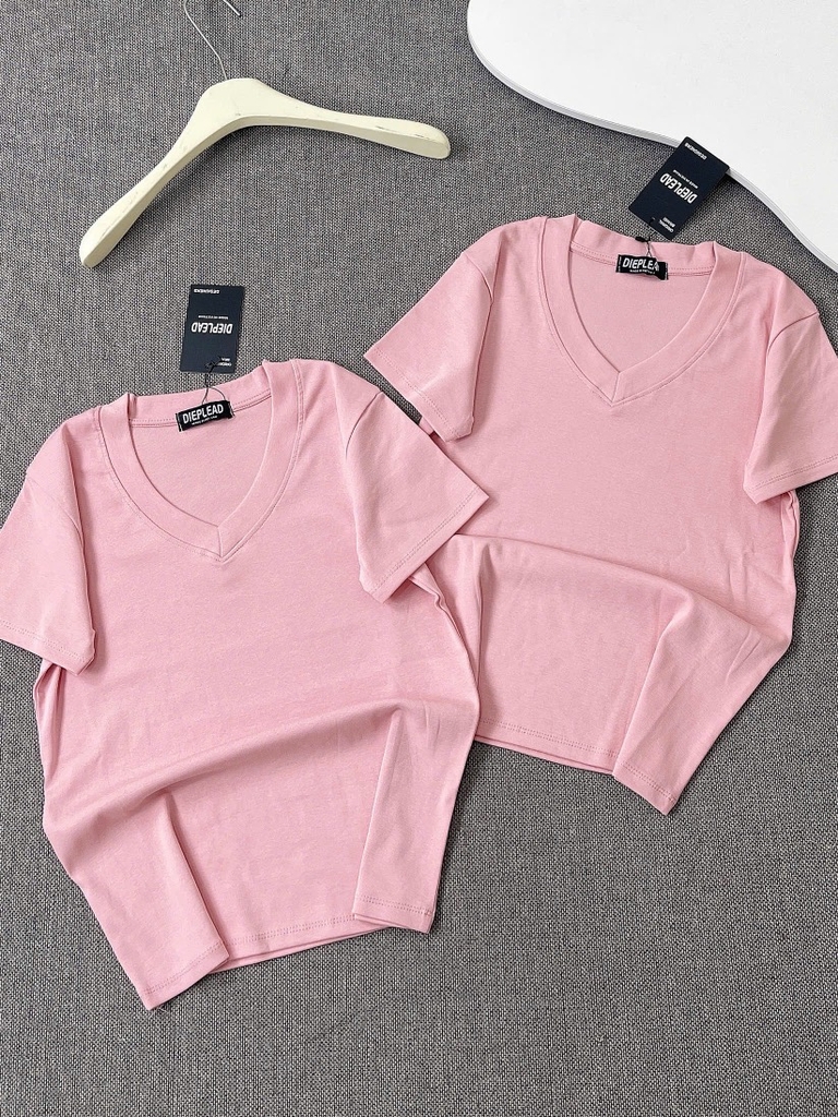 Áo thun cổ tim trơn - Form vừa