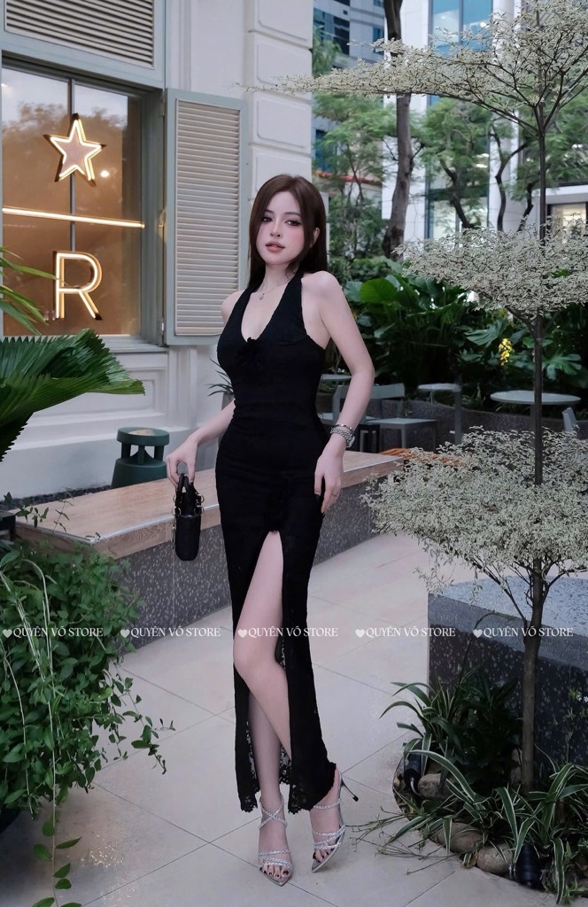 Đầm ôm body cổ yếm dáng dài - Đen