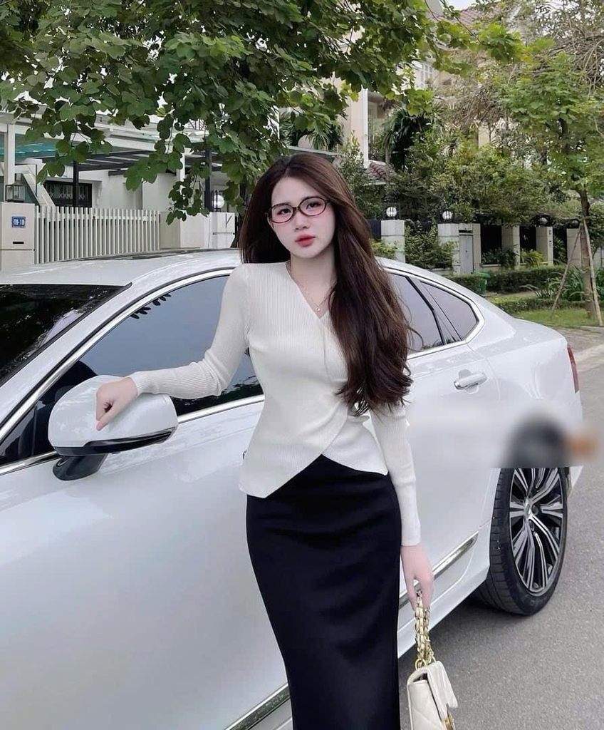 Set áo đắp chéo x chân váy đuôi cá