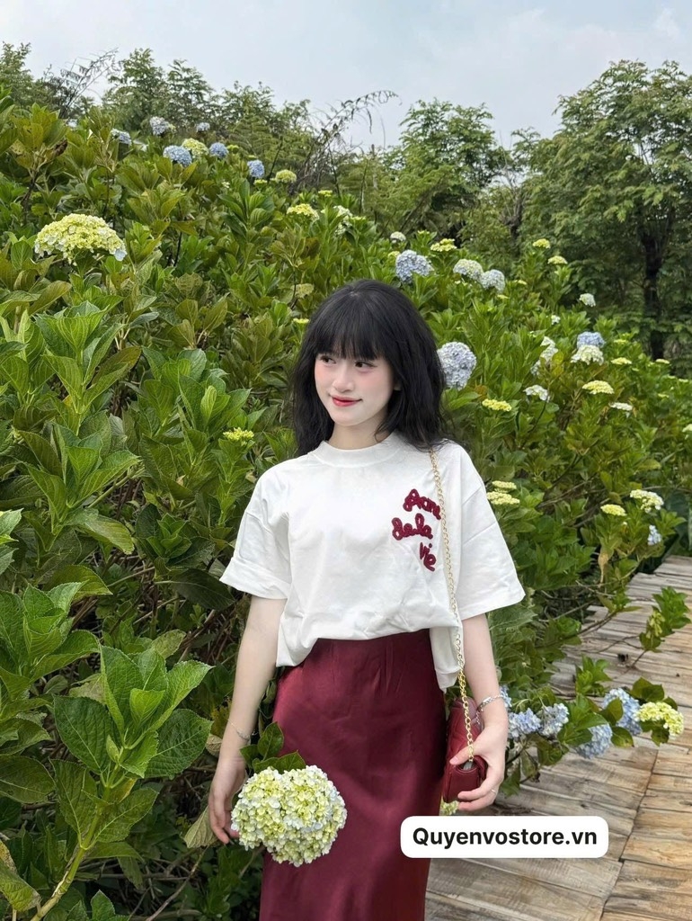 Set áo thun trắng chân váy đỏ