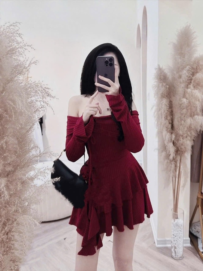Đầm bẹt vai hai tầng đính hoa