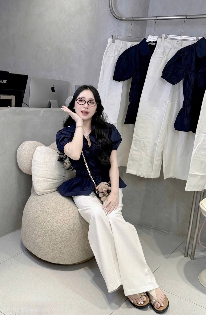 Set áo nhún xanh đen quần jean trắng