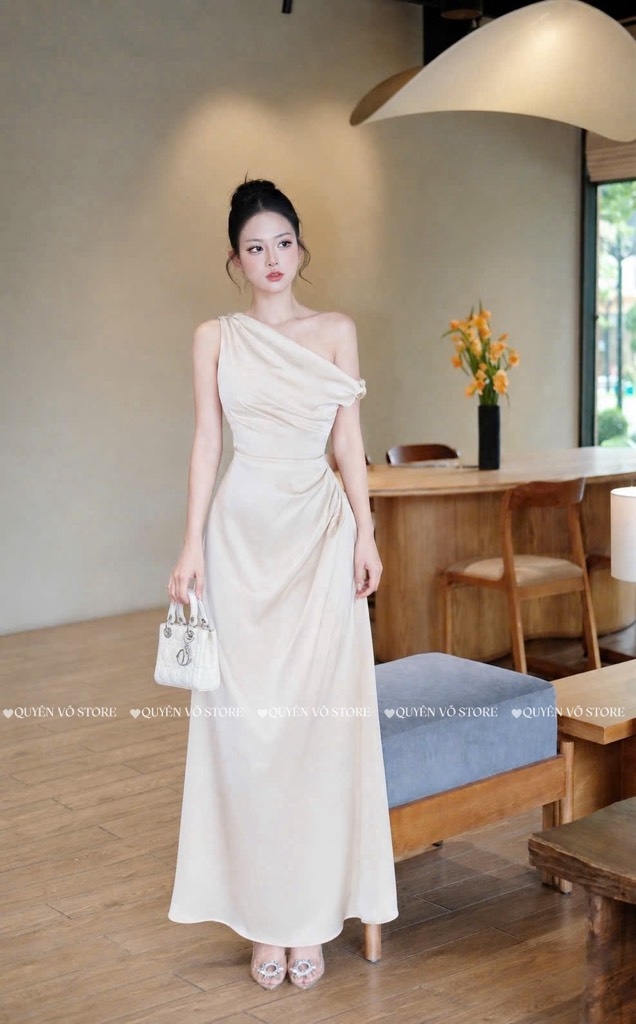 Đầm lụa lệch vai xếp ly eo - Kem