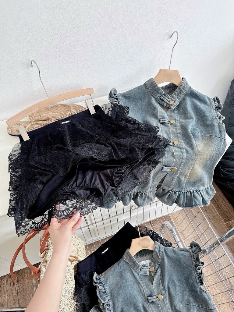 Set áo jean loang chân váy đen ren tầng