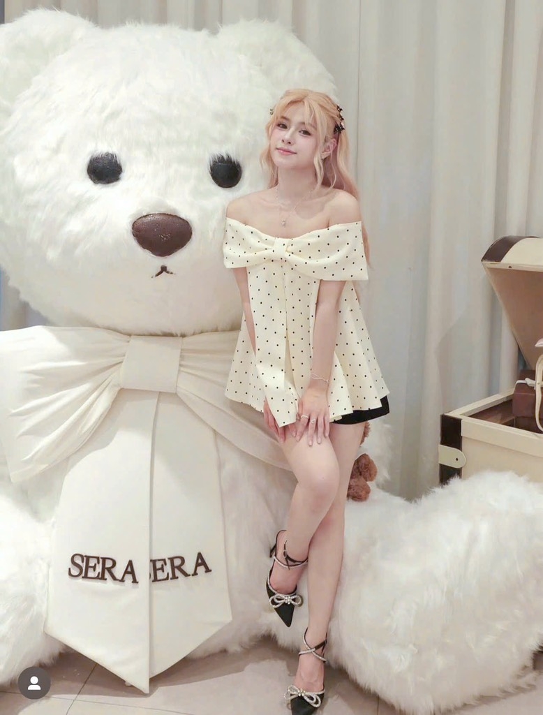 Set trễ vai chấm bi