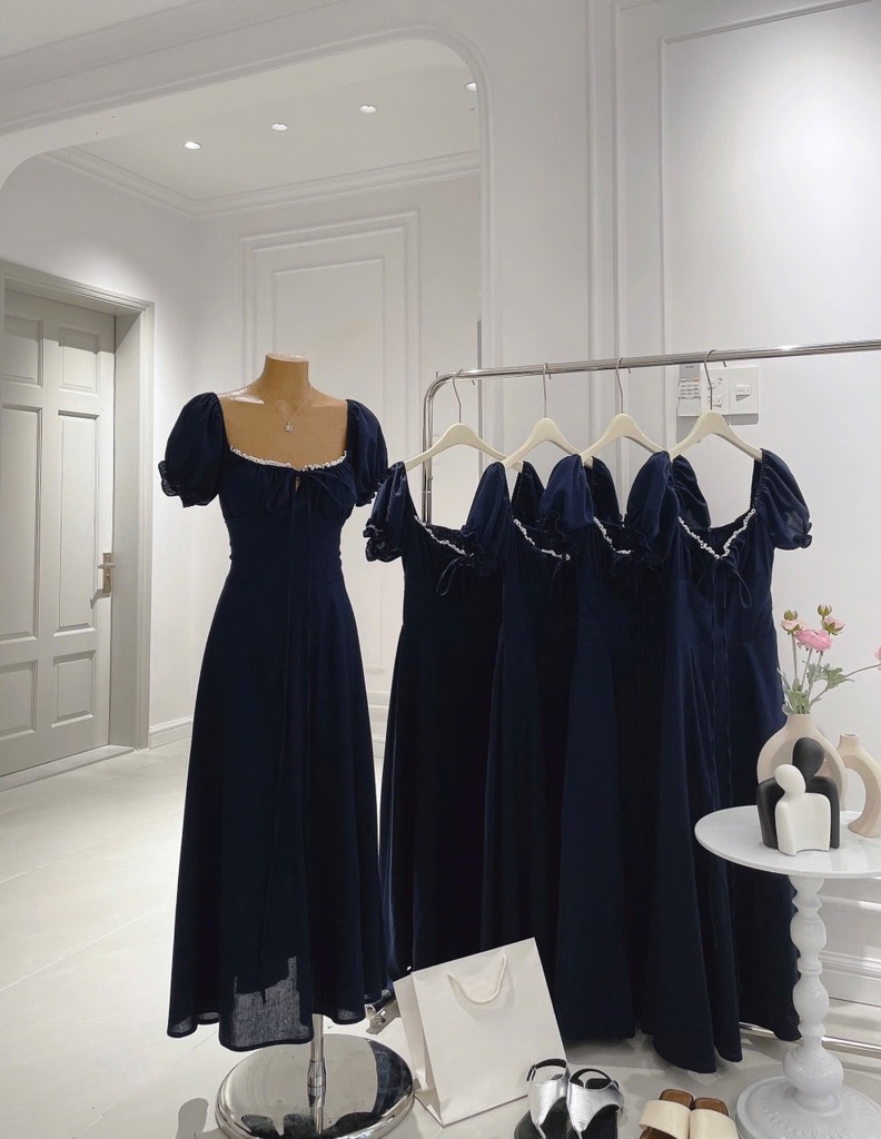 Đầm midi xanh navy cổ vuông