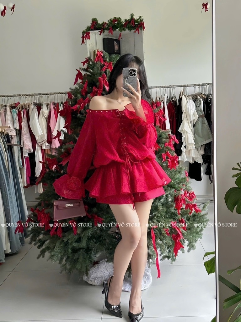 Set áo đỏ trễ vai quần short