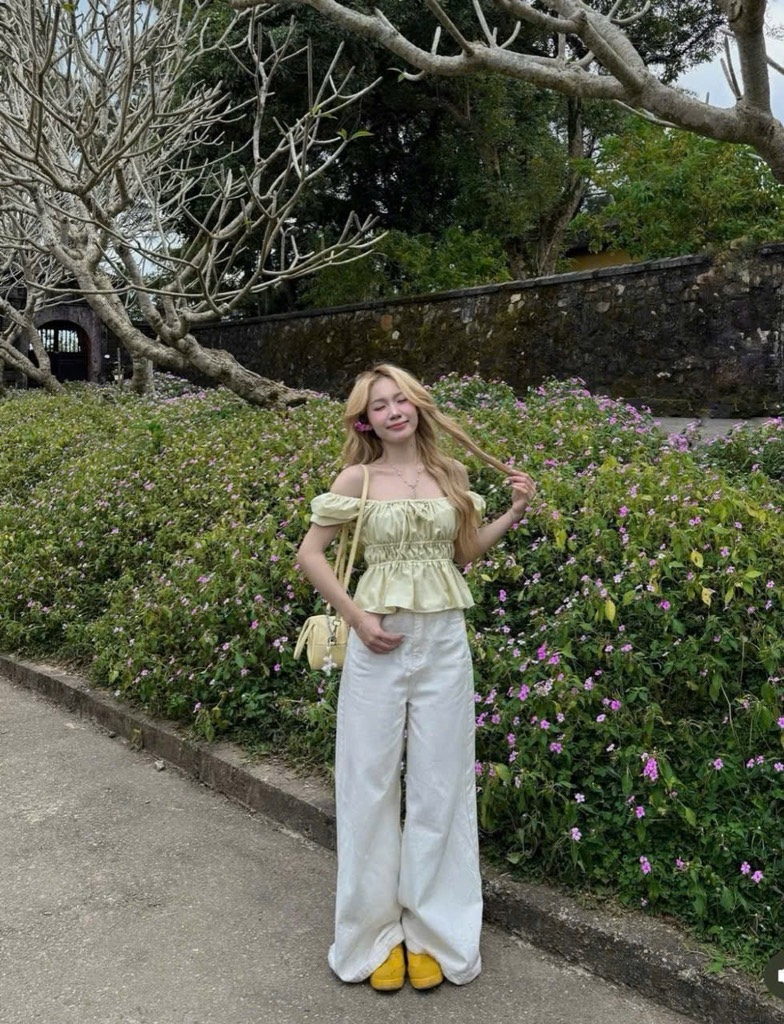 Set áo nhún tay phồng quần suông trắng