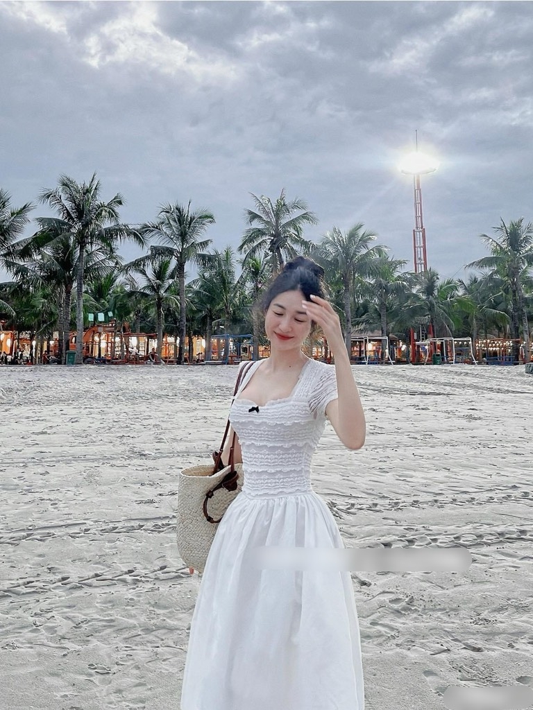 Đầm maxi cổ vuông trắng nơ đen