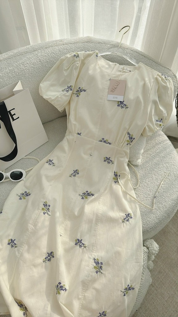Đầm midi nude nền hoa cổ tròn - Freesize dưới 55kg