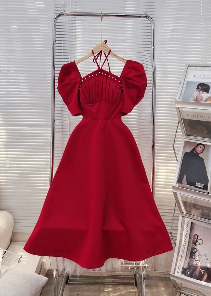 Đầm midi cổ yếm đính ngọc
